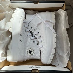 Convers Womens Chunck Taylor All Star Lugged High Top Size 6